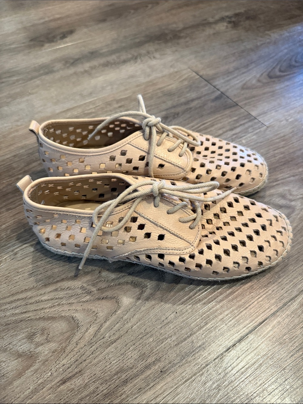 Gianni Bini Laser Cut Perforated Leather Lace-Up Espadrilles Size 6